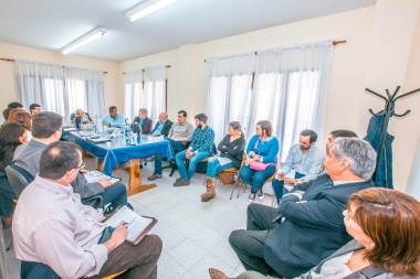 La Cámara de Comercio de Ushuaia convocó al Municipio y la Provincia, preocupados por las ferias y la venta por internet