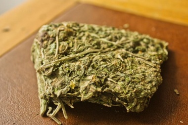 Secuestran más de 600 gramos de marihuana y detienen a un hombre en un allanamiento
