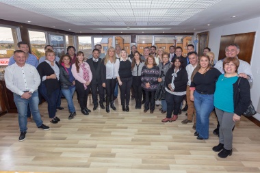 Bertone firmó 166 nuevas titularizaciones docentes y ya suman 1.200 en cuatro años