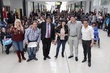 El vicegobernador Arcando encabezó el sorteo de 108 viviendas en Margen Sur