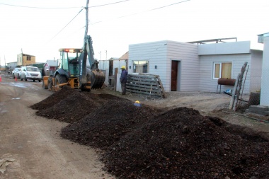 Melella recorrió las obras de red de gas en el barrio Esperanza en la Margen Sur