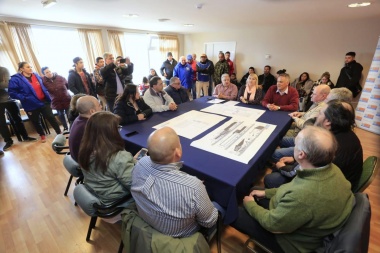 Bertone firmó el contrato para la construcción de una Escuela Técnica de la Margen Sur