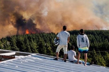 Incendio en Epuyén: el fuego consumió más de 2.000 hectáreas en Chubut y hay más de 60 evacuados