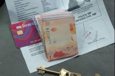 Un remisero riograndense devolvió más de 11 mil pesos a una pasajera