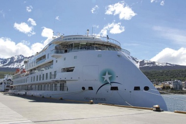 Más de 80 enfermos en crucero australiano en Uruguay: ¿se contagiaron en Ushuaia?