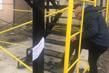 Gobierno denunció que el Municipio frenó obra de instalación de escaleras de emergencia
