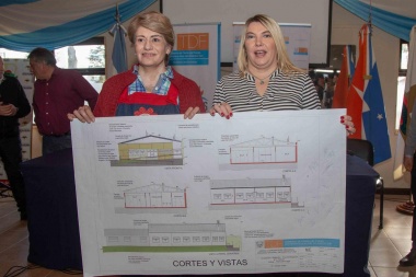 Bertone firmó el contrato de obra para la ampliación de la Escuela Especial de Tolhuin
