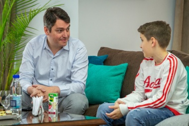 Perez recibió a niño de 10 años que propuso realizar una jornada de limpieza en la costa
