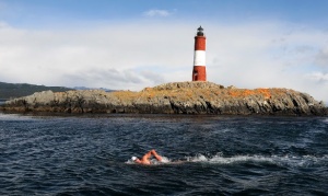 Tiene 17 años, es descendiente yagan y cruzará a nado el Canal Beagle