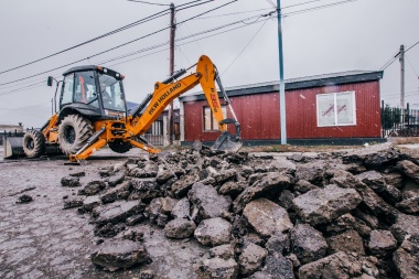 Arrancó la obra en Fuegia Basket y trabajos de suelo en calle De la Estancia