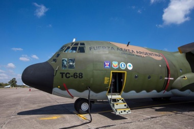 Recuperan el primer avión militar que aterrizó en la Guerra de Malvinas