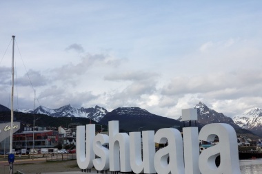 Concluyeron trabajos de restauración y el cartel de Ushuaia quedó nuevamente habilitado