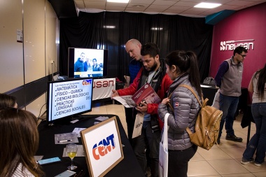 Newsan realizó 'Feria de Carreras' para que sus trabajadores inicien estudios universitarios