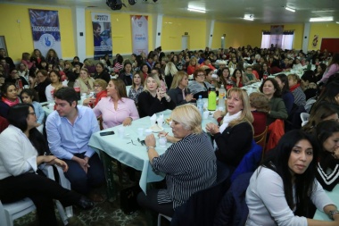 La gobernadora Bertone participó de un encuentro con mujeres de Río Grande