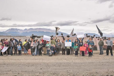 Comunidad yagán de Puerto Williams molesta por construcción de un muro costero