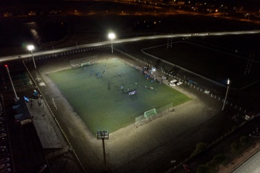 Quedó inaugurada la iluminación LED de la cancha de césped sintético “Hugo Lumbreras”