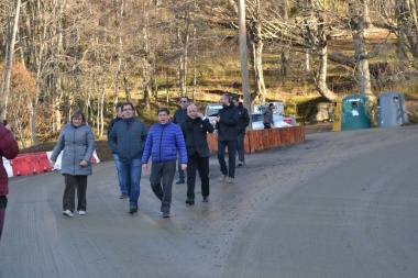 Municipalidad y Energía avanzan en la iluminación del acceso al barrio Dos Banderas