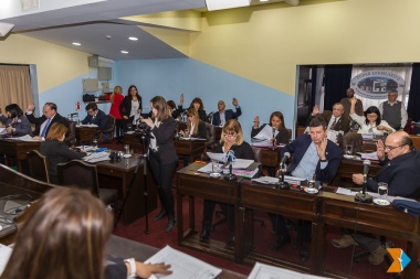 En sesión especial, legisladores tratan hoy las renuncias de Blanco y Harrington