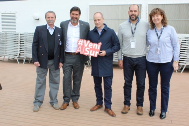 Funcionarios provinciales recibieron al MSC 'Magnífica' en su primera visita a Ushuaia