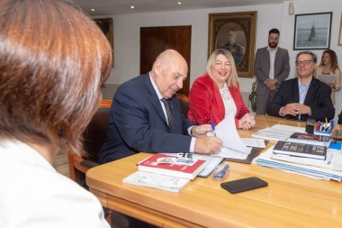 Gobierno y UNTDF firman convenio para difundir contenido en la Televisión Pública Fueguina