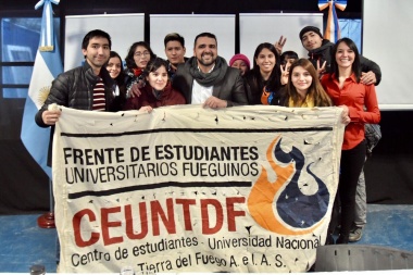 Vuoto encabezó el lanzamiento del programa de becas estudiantiles “Ushuaia estudia”