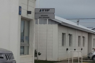 Trabajadores aduaneros fueguinos en estado de alerta por posibles reducciones salariales
