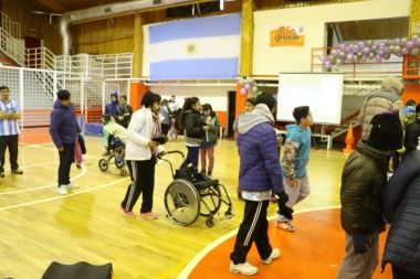 “Incluir es mundial”: una jornada de deporte adaptado con chicos de varias instituciones