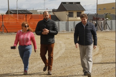 Melella recorrió la obra de recuperación de la cancha del Centro Deportivo Municipal