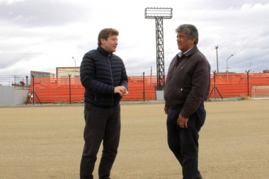 Melella verificó avances de obra en la cancha del Centro Deportivo Municipal