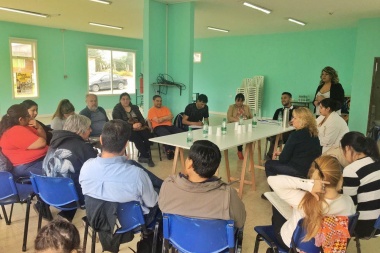 Funcionarios provinciales mantuvieron un encuentro con artesanos de Tolhuin