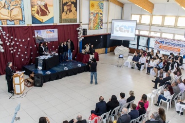 Estudiantes del CENT N° 11 plantearon su preocupación por el cierre de tres carreras