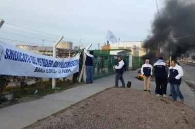 El cierre de una refinería de Bahía Blanca podría paralizar la producción de gas en la provincia