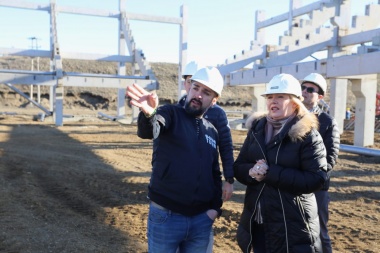 Bertone recorrió las obras del Microestadio y el gimnasio de la Escuela de Policía en Río Grande