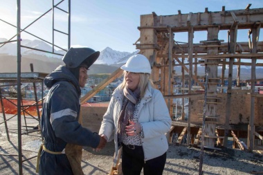 Bertone recorrió los avances de la obra de la Asociación 'Reencontrándonos'