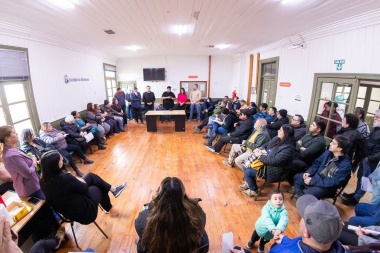 Funcionarios municipales informaron a vecinos sobre la puesta en valor del puente 'General Mosconi' en Río Grande