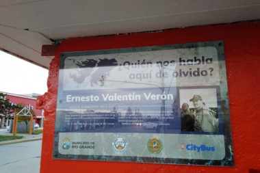 Colocaron la primer placa en una garita para homenajear a los Veteranos de Malvinas