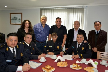 Gobierno homenajeó a tres policías que evitaron el suicidio de joven de 24 años en Ushuaia