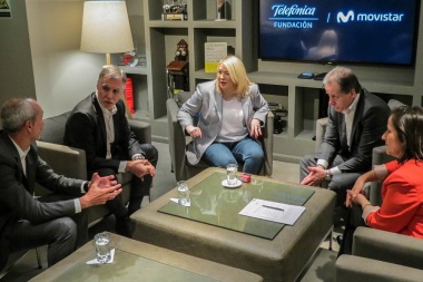 La gobernadora Bertone firmó un convenio con la Fundación Telefónica