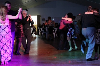 Este sábado 27 se realizará una 'Noche de Tango' en el Polideportivo Margalot