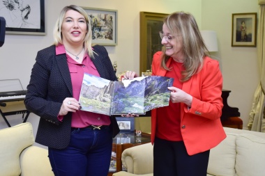 "Fue una reunión positiva de trabajo": Alicia Kirchner recibió a Bertone en Santa Cruz