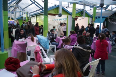“La Noche del Paseo” convocó a productores cerveceros y gastronómicos de la ciudad