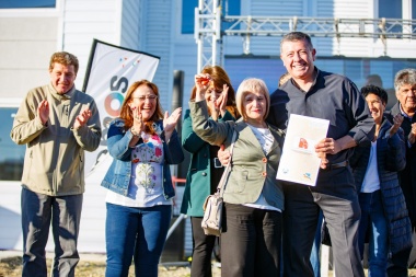 Melella encabezó la entrega de 54 viviendas en el barrio ‘Malvinas Argentinas’ de Río Grande