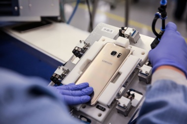 Coronavirus: Brightstar retomó la producción de celulares tras un parate por falta de insumos