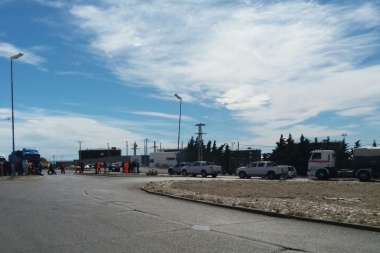 Nuevo bloqueo en la Ruta 3 a la altura de Caleta Olivia afecta a vacacionistas