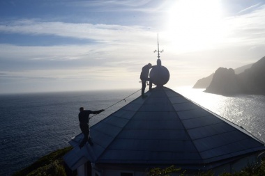 "Estoy de vuelta en mi isla": el emotivo relato del francés que reparó el Faro del Fin del Mundo