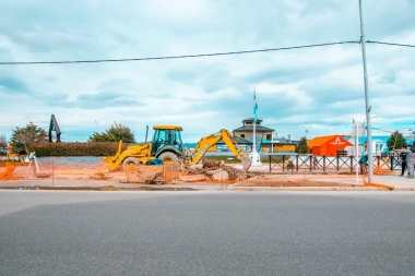 Comenzaron los trabajos de reconstrucción de veredas en la Plaza Cívica