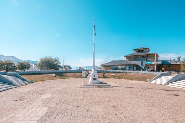 Abrieron sobres con ofertas para encarar la remodelación de la Plaza Cívica en Ushuaia