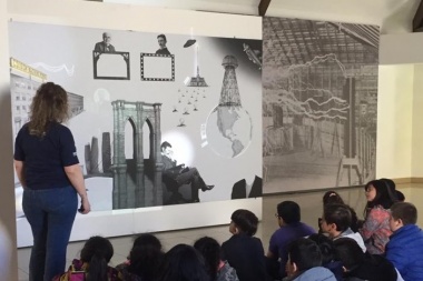 La muestra sobre la vida de Nikola Tesla ya se exhibe en el Museo Fueguino de Arte
