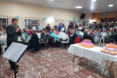 Río Grande, 97 años: Melella compartió un agasajo para los antiguos pobladores