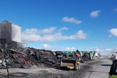 Isla Grande: tras el incendio la empresa quiere pagar el 50% de las indemnizaciones por estar en crisis